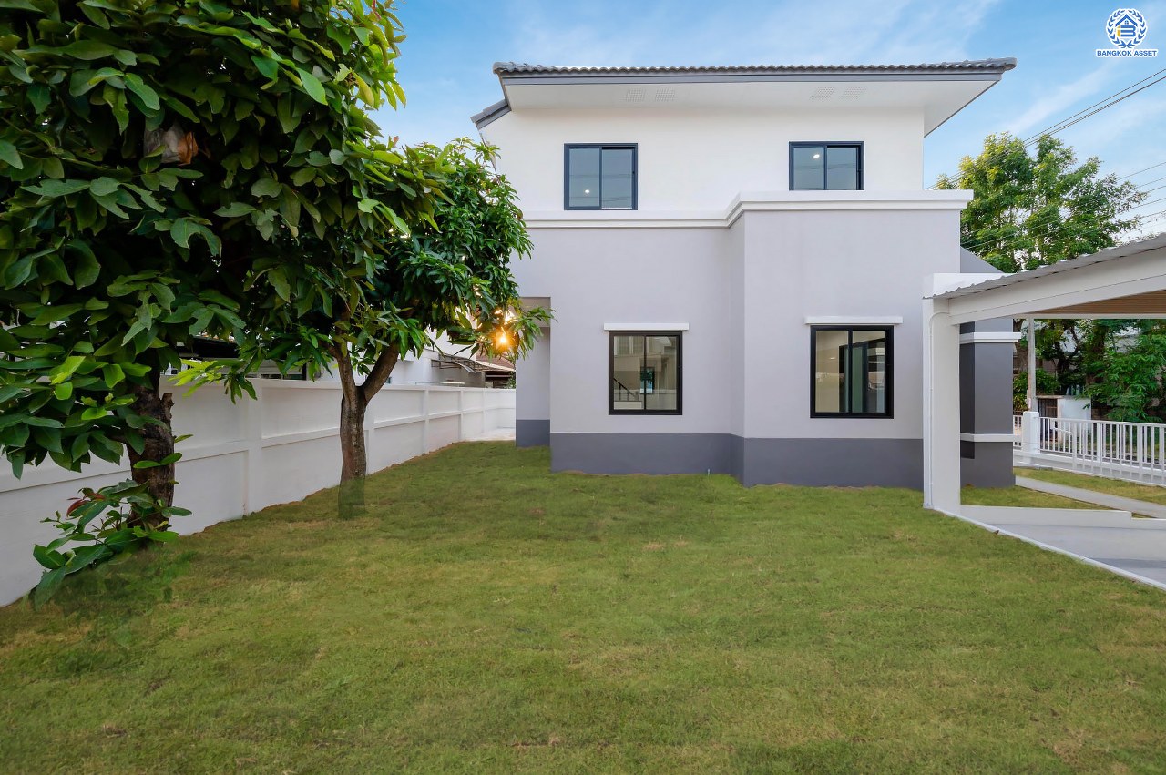 บ้านมือสองตกแต่งใหม่ โครงการ กฤษดานคร เลค แอนด์ พาร์ค บรมราชชนนี-พุทธมณฑลสาย3 เนื้อที่ 75 ตร.ว. บนพื้นที่ใช้สอย 121 ตร.ม. ฟังก์ชัน 3 ห้องนอน 2 ห้องน้ำ จอดรถได้ 2 คัน พร้อม 1 ห้องอเนกประสงค์บนทำเลศักยภาพเชื่อมต่อหลายเส้นทาง ใกล้เซ็นทรัลปิ่นเกล้า ม.มหิดล และทางด่วน "ศรีรัช"